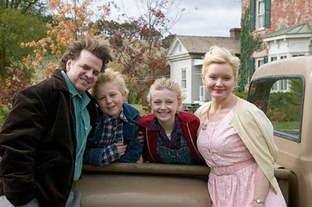 Charlottes_Web-8-Dakota_Fanning Kevin_Anderson Essie_Davis